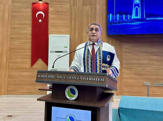 KAEÜ'de 95 akademisyene biniş ve başarı belgesi törenle verildi