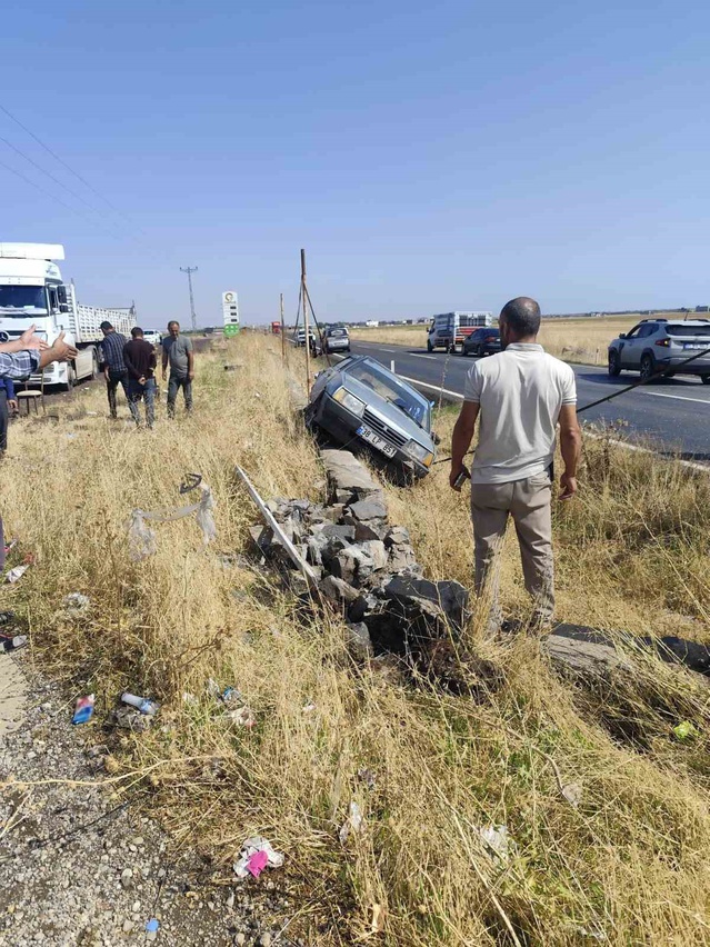 Diyarbakır Çınar'da iki araç çarpıştı, kazada yaralanan 1 kişi hastaneye kaldırıldı