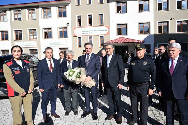 Erzurum Valisi Baruş, Atatürk MTAL'de mesleki eğitimin önemini vurguladı
