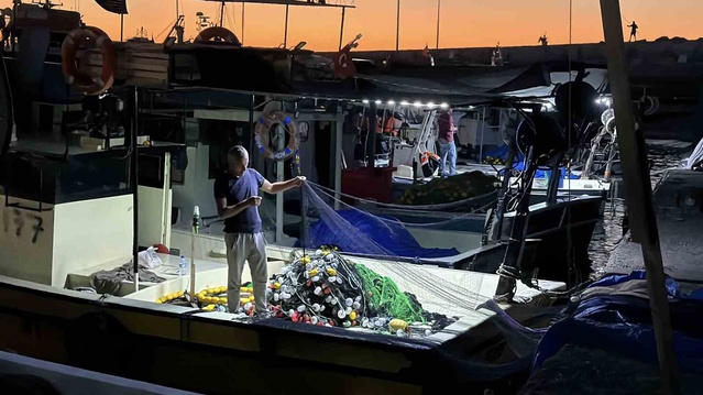 Düzce'de balıkçı tekneleri av öncesi lamba ve ekipman kontrolünden geçiyor