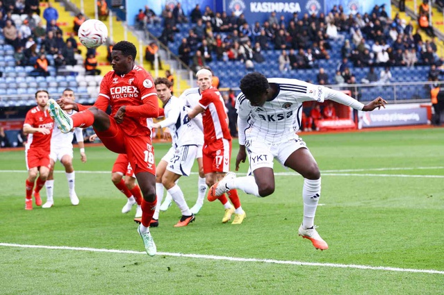 Kasımpaşa ile Samsunspor'un Süper Lig maçında ilk 15 dakika 0-0 geçildi