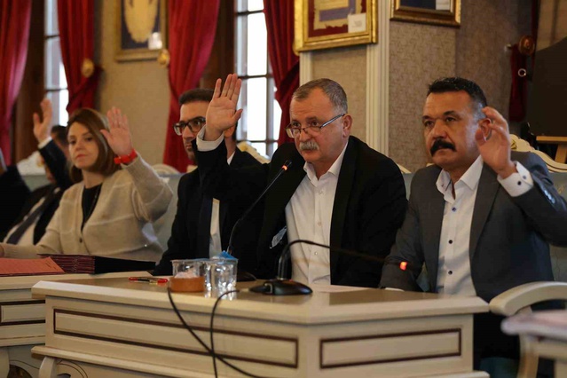 Yunusemre Meclisi 2027 hazırlık bütçesini ve Spil doğalgaz protokolünü kabul etti