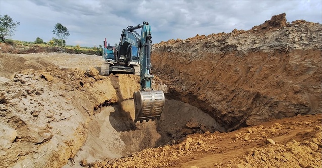DSİ, Çakmak Barajı'nda 100 metrelik seddede iyileştirme çalışması yürütüyor