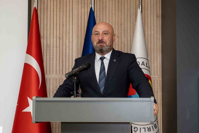 Bursa Ticaret Borsası'nda İbrahim Özhan tüm oylarıyla başkan seçildi