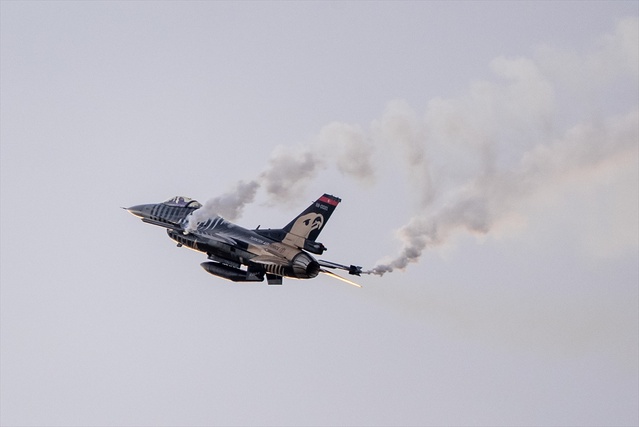 SOLOTÜRK, Şanlıurfa TEKNOFEST'te F-16 uçuşuyla coşkuyu zirveye taşıdı