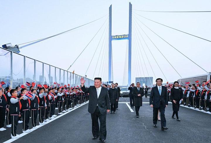 "Öldü" dedikleri Kim Yong-Un, Çin sınırında çıktı