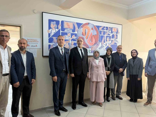 Düzce Üniversitesi teknolojik materyalleri Mevlana Kız Meslek Lisesi'ne kazandırdı