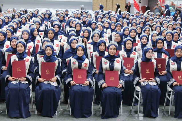 Kayseri'de 738 hafız icazet aldı, kazada ölen öğrencinin belgesi duygulandırdı