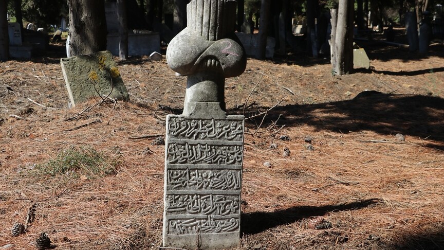 Mezar taşı kitabeleri Tekirdağ'ın kayıp şairlerini gün yüzüne çıkarıyor