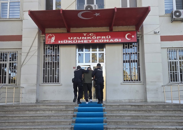 Uzunköprü'de pansiyon önündeki bıçaklı kavgada 1 kişi öldü, şüpheli tutuklandı