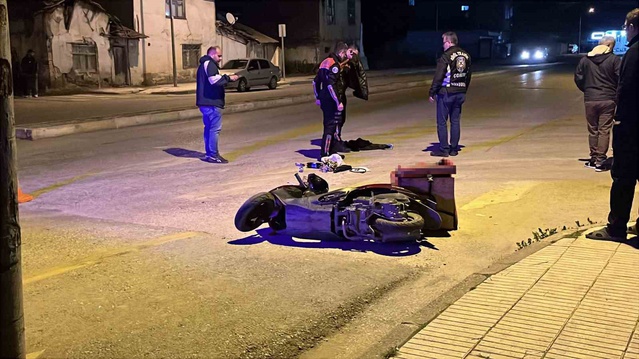 Çorum'da denetimden kaçan motosikletli, polis memurunu yaraladı