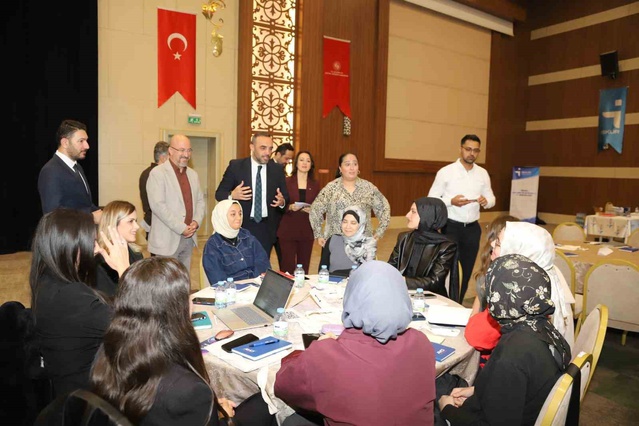 Konya'da gençler ve iş dünyası istihdam beklentilerini 20 masada görüştü