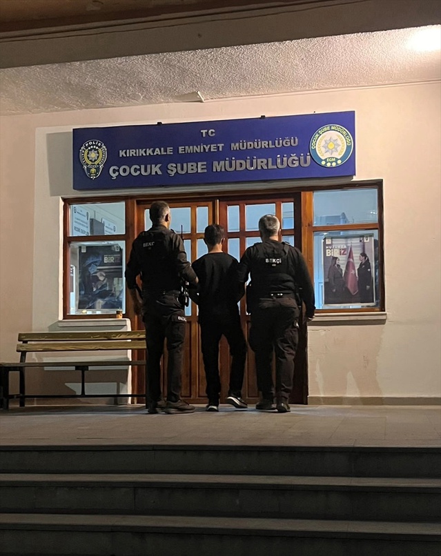 Kırıkkale'de hırsızlık ve yağmadan aranan firari hükümlü cezaevine teslim edildi