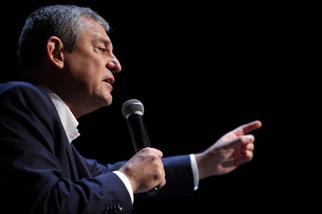 Özgür Özel, AK Parti'nin İzmir Marşı paylaşımına 'hiç kazanamadın' diye tepki verdi