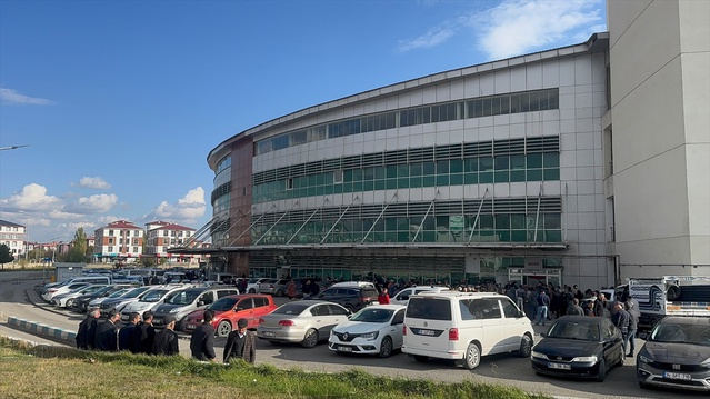 Ağrı Hamur'da tır ile otomobil çarpıştı, otomobildeki 4 kişi yaşamını yitirdi