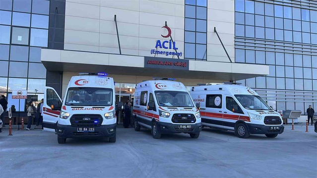 Burdur Yeşilova Çardak'ta silahlı kavgada biri ağır 3 kişi yaralandı