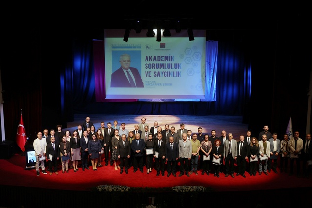 DEÜ'deki konferansta TÜBA Başkanı Şeker etik kurallara dikkati çekti