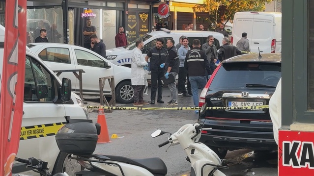 İstanbul Kağıthane'de silahlı saldırı: Araçta oturan 44 yaşındaki adam hayatını kaybetti