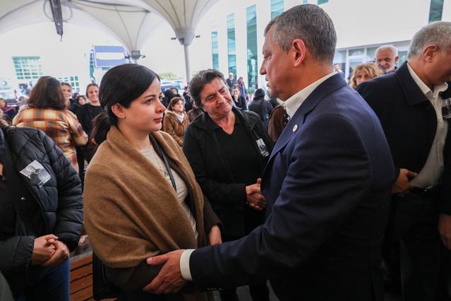 Özgür Özel, tutuklu Çankaya Belediye Başkanı Güner'in babaannesinin cenazesine gitti