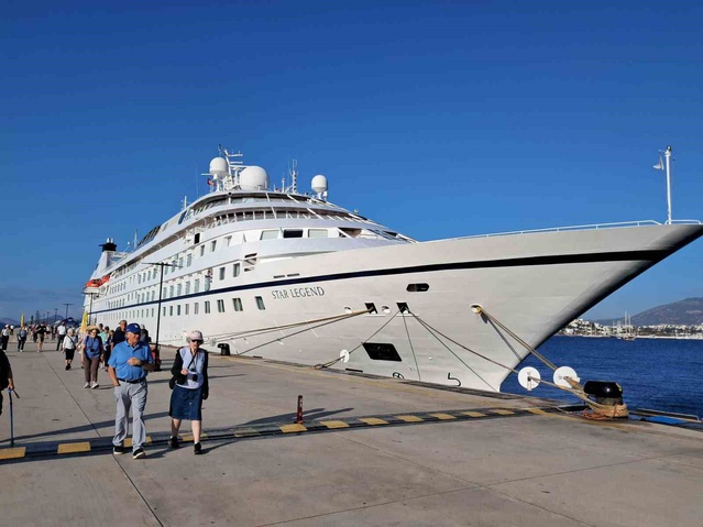 Star Legend 300 yolcu ve 203 personelle Muğla Bodrum'a demir attı