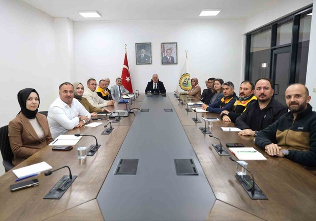 Düzce'de eğitim projeleri Cinbir başkanlığındaki toplantıda masaya yatırıldı