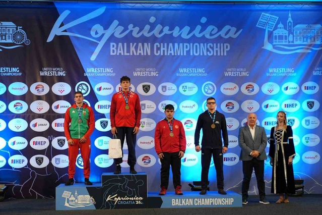 Koprivnica'daki Balkan Şampiyonası'nda Denizlili güreşçiler 4 altın, 2 bronz kazandı