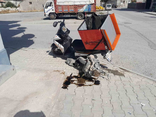 Konya Karapınar'da otomobil ile motosiklet kavşakta çarpıştı, 1 kişi yaralandı
