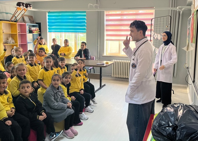 Sinop Türkeli'de öğrencilere kuduz eğitimi Toplum Sağlığı Merkezince verildi