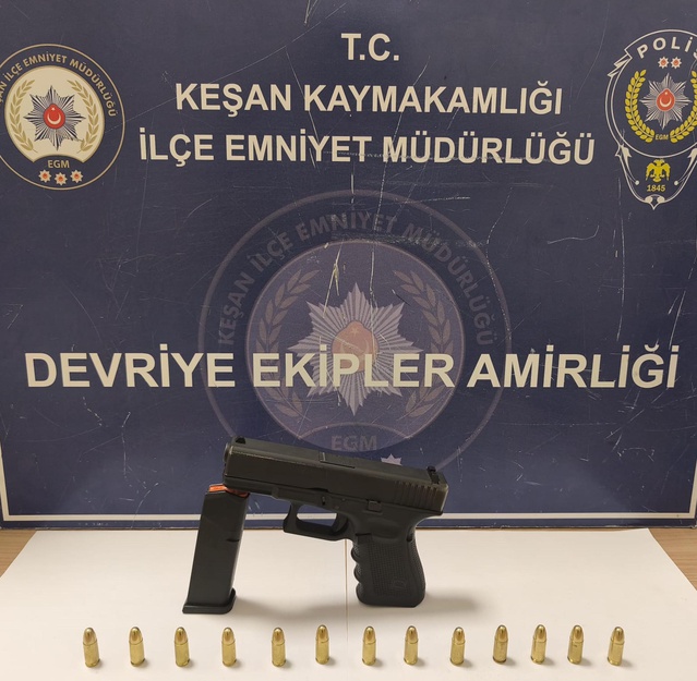 Keşan'da alkollü sürücü, polis takibinde korsede tabanca ve 13 mermiyle yakalandı