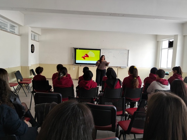 İŞKUR'dan Çanakkale'de öğrencilere meslek seçimi ve kariyer rehberliği semineri