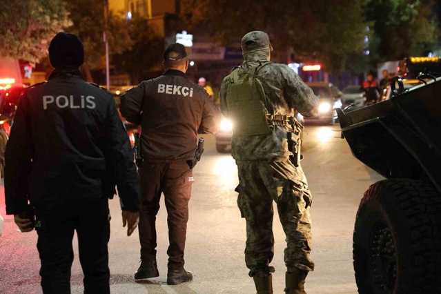 Elazığ'da denetimleri gezen Emniyet Müdürü Karan, esnaf ve vatandaşlarla görüştü