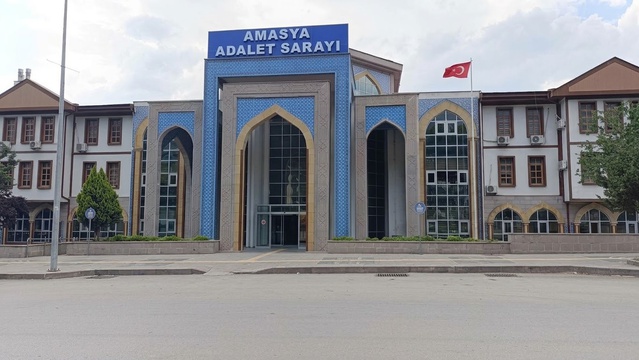 Amasya'da arkadaşlarını kurusıkı tabancayla tehdit edip kayda alan 17 yaşındaki genç gözaltında