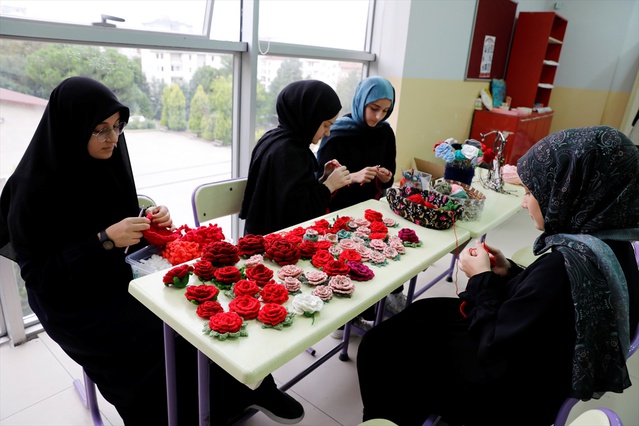 Samsun'daki İmam Hatip Lisesi'nin İyilik Atölyesi 55 yetime ve Gazze'ye destek oldu