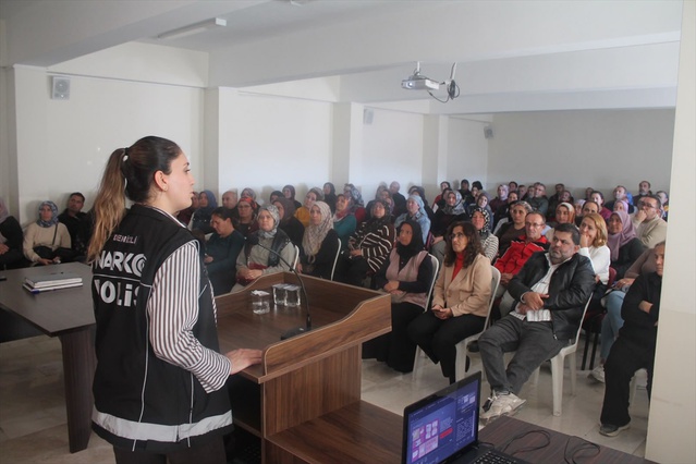 Denizli'de Narko-Rehber Projesi kapsamında 1655 kişiye seminer verildi