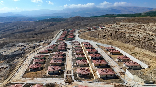 Malatya'da deprem konutlarının hak sahiplerine teslimi devam ediyor