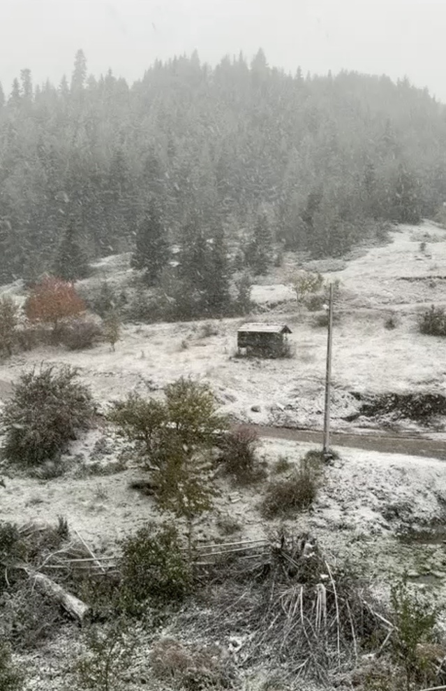 Kastamonu İhsangazi'de yüksek rakımlı köylerde kar yağışı Sülük köyünde görüntülendi