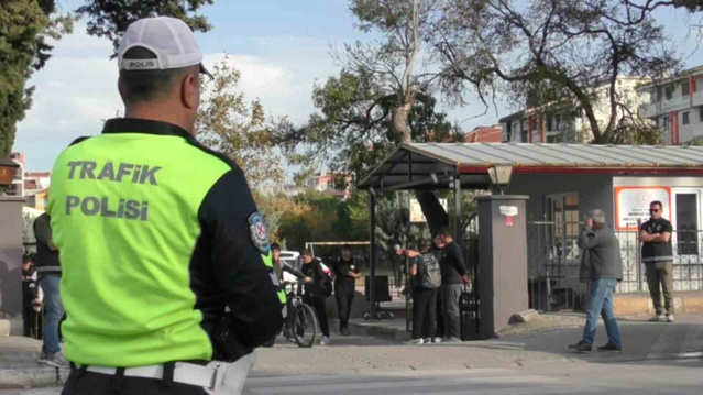 Balıkesir'de eğitim kurumları çevresindeki denetimlerde aranan 10 şüpheli yakalandı