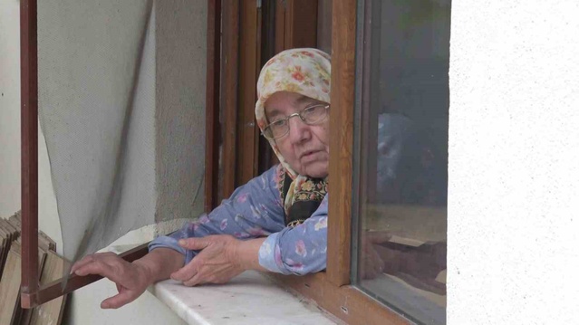 İstanbul Şile'de sağanak sonrası su altında kalan evde 3 yaşlı kardeş mahsur kaldı