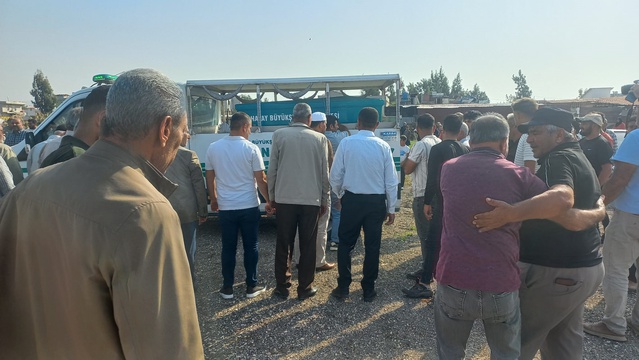 Hatay Reyhanlı'da anne ile kızının cenazesi toprağa verildi, sürücü teslim oldu