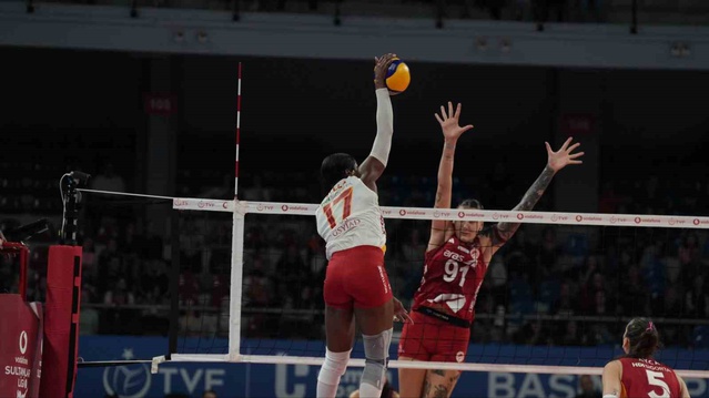 Vodafone Sultanlar Ligi'nde Aras Kargo, 2-0'dan sonra Galatasaray Daikin'i 3-2 yendi