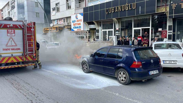 Karaman'da seyir halindeki otomobilin motorunda çıkan yangın büyümeden söndürüldü