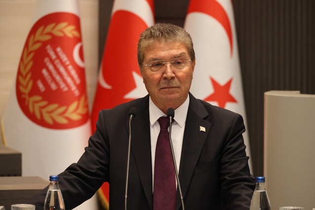 Üstel, Rum ve Yunanistan'a tepki gösterdi, Türkiye'nin garantisini vazgeçilmez buldu