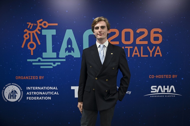 Ay'ın sadece yüzde 6'sı yaşanabilir, Forbes Space CEO'su düzenleme çağrısı yaptı