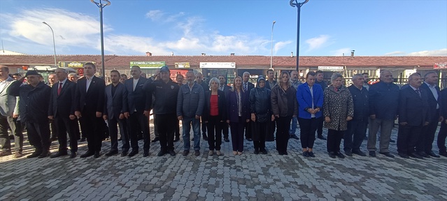 Pazaryeri'de 19 Ekim Muhtarlar Günü için çelenk töreni düzenlendi, yemek verildi