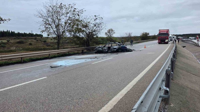 Balıkesir Bandırma'da otomobil alev aldı, yaralanan 2 kişiden biri ağır