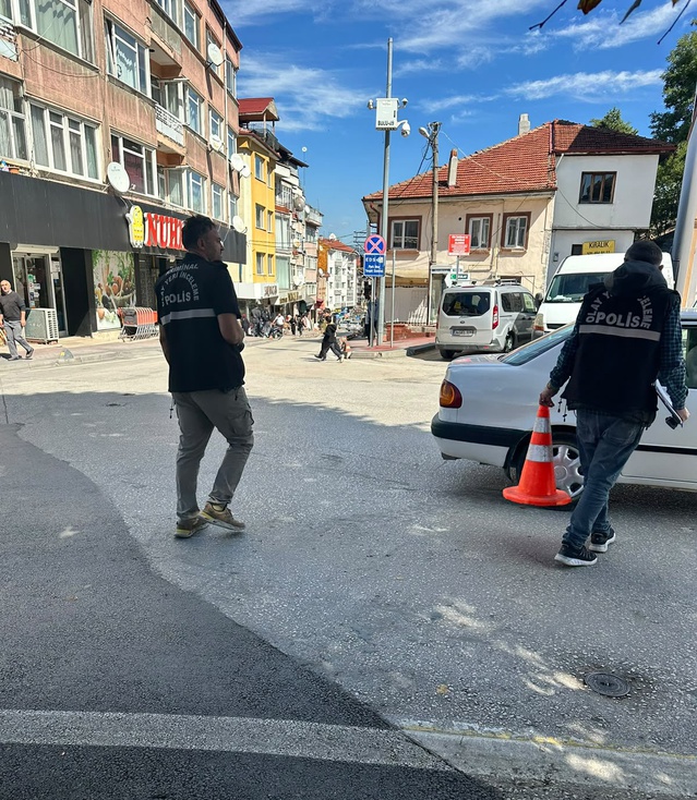 Bolu'da 1 milyon liralık telefon kablosunu çalan 6 şüpheli tutuklandı