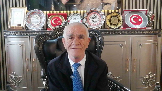 Niksar'da 73 yaşındaki Özatalay kaymakam koltuğuna temsili oturmanın sevincini yaşadı