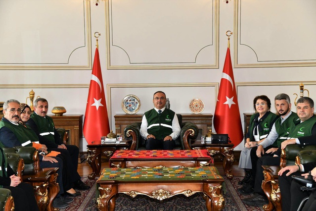 Tekirdağ Valisi Soytürk, Yeşilay Şube Başkanı Erdoğan'ı tebrik ederek başarı diledi
