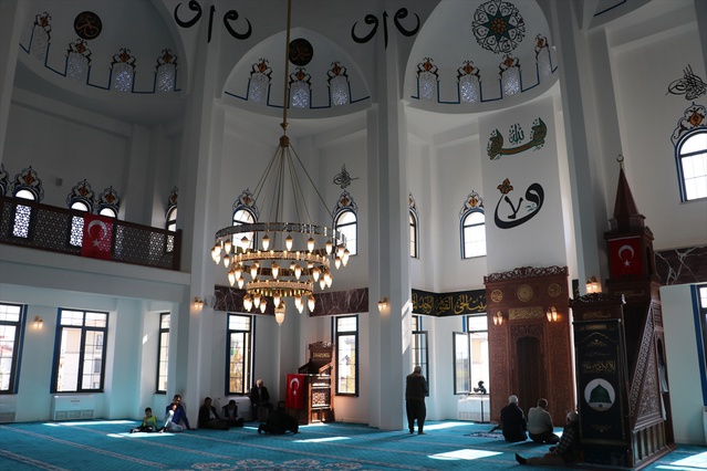 Hatay'da depremlerin ardından 138'inci cami ibadete açıldı