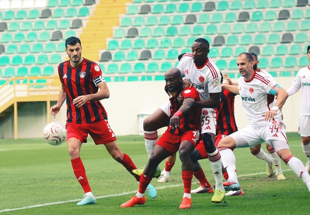 Eminevim Ümraniyespor, Vanspor FK'yı Blanco ve Hostikka'nın golleriyle 2-0 geçti